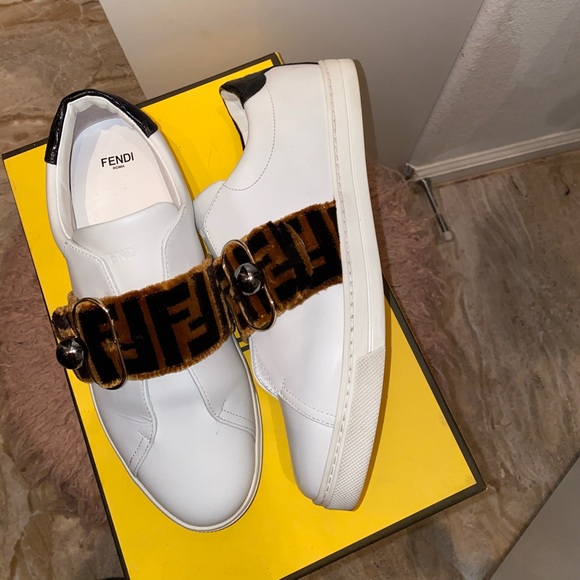 💕Fendi pearland sneakers with fur strap - Picture 3 of 13